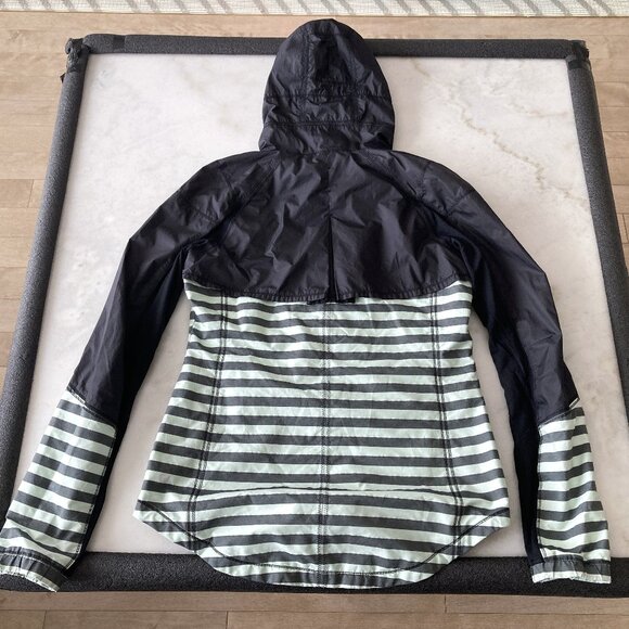 Like new! Lululemon Run Get Up & Glow Jacket coat Reflective, black & mint green - Picture 11 of 13